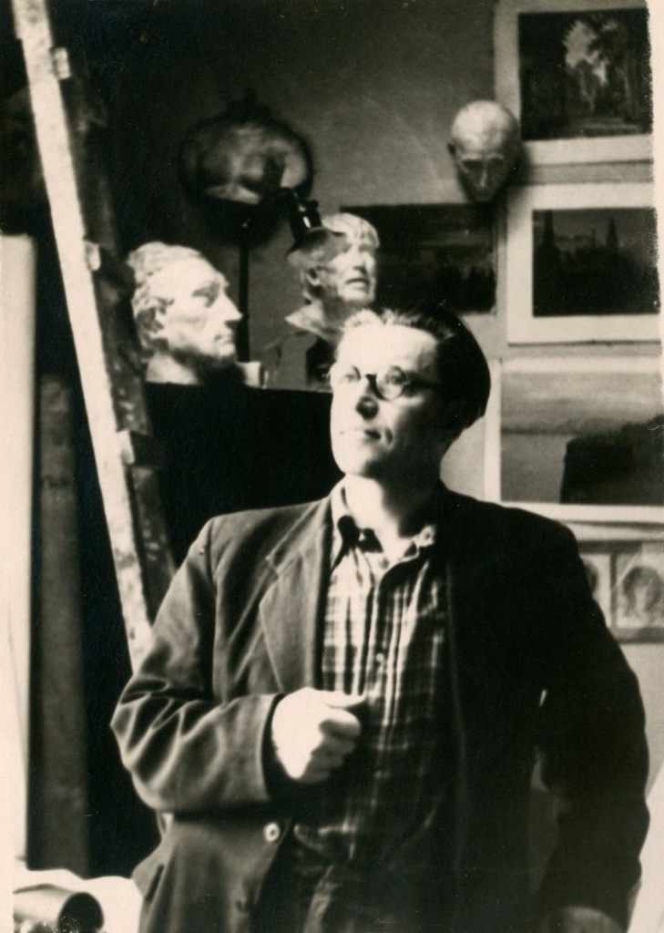 (автор не известен) Борис Трофимович Горлач в мастерской. г. Ленинград (1941-1949).jpg
